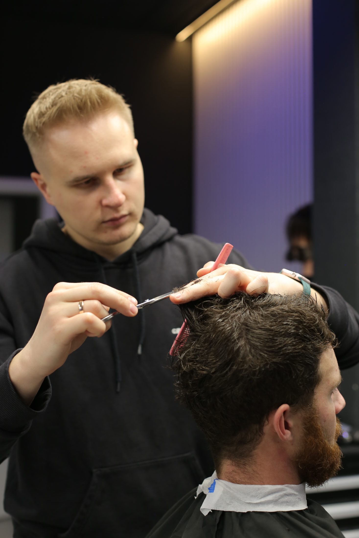 Everestbarbershop.cz Our Services - real photo men's haircut