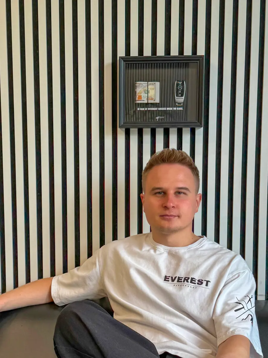 Alexander — barber v Everest Barbershop Praha 9